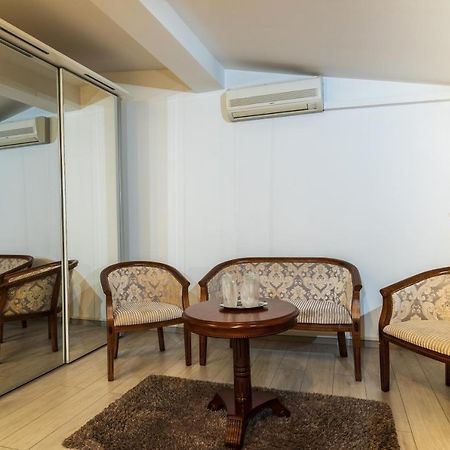 Hotel Royal Urziceni Buitenkant foto