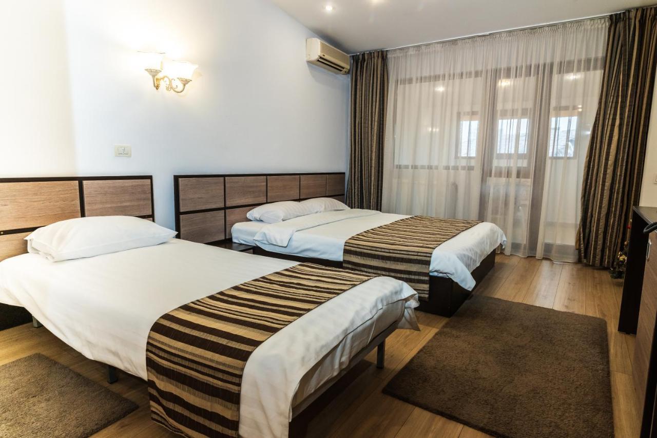 Hotel Royal Urziceni Buitenkant foto