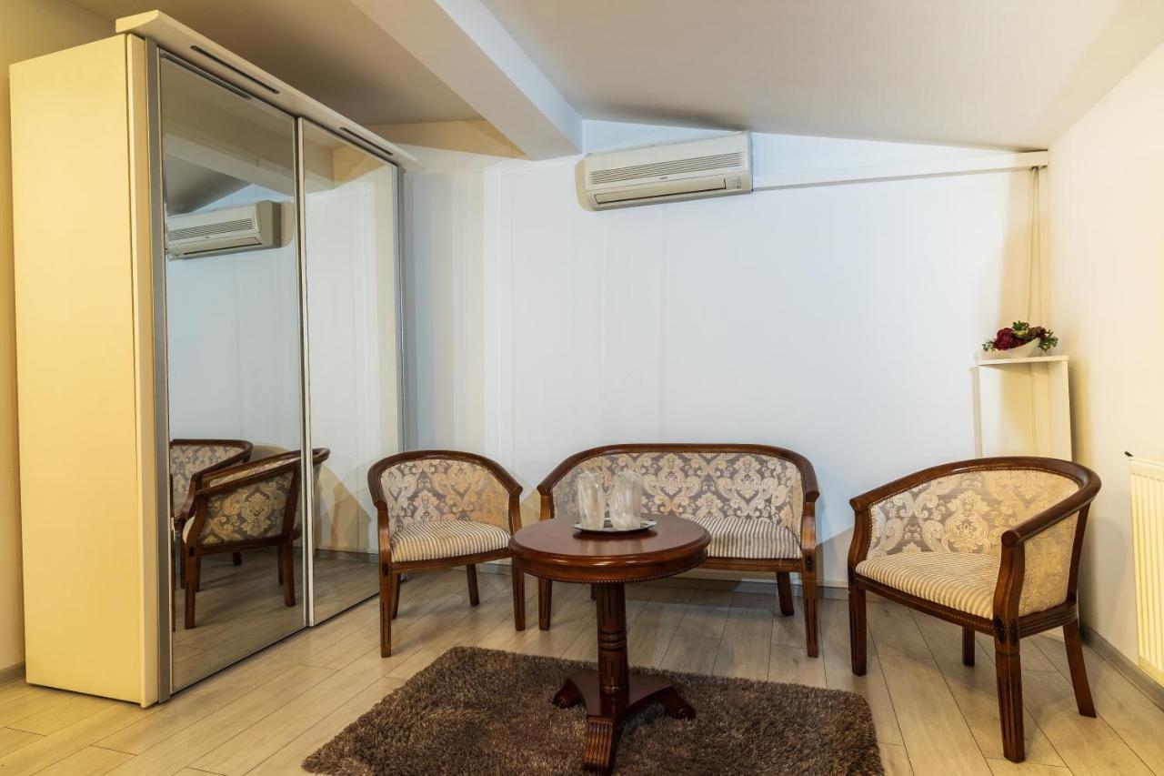 Hotel Royal Urziceni Buitenkant foto