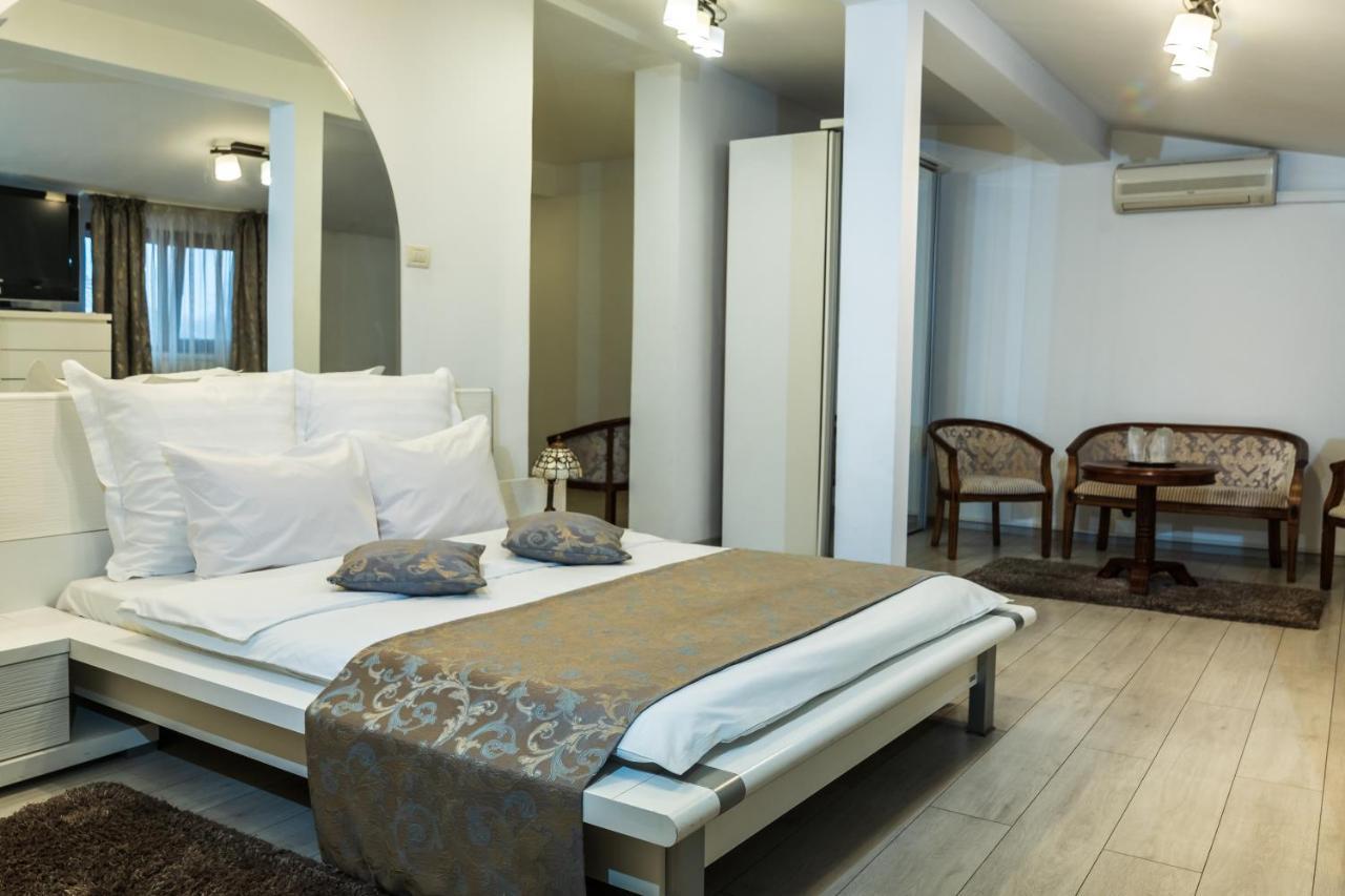 Hotel Royal Urziceni Buitenkant foto