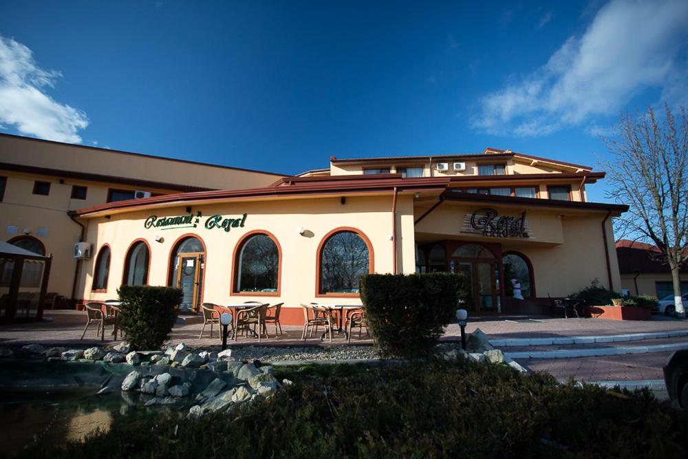 Hotel Royal Urziceni Buitenkant foto