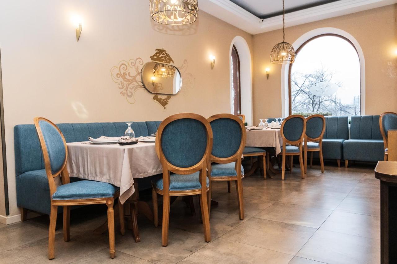 Hotel Royal Urziceni Buitenkant foto
